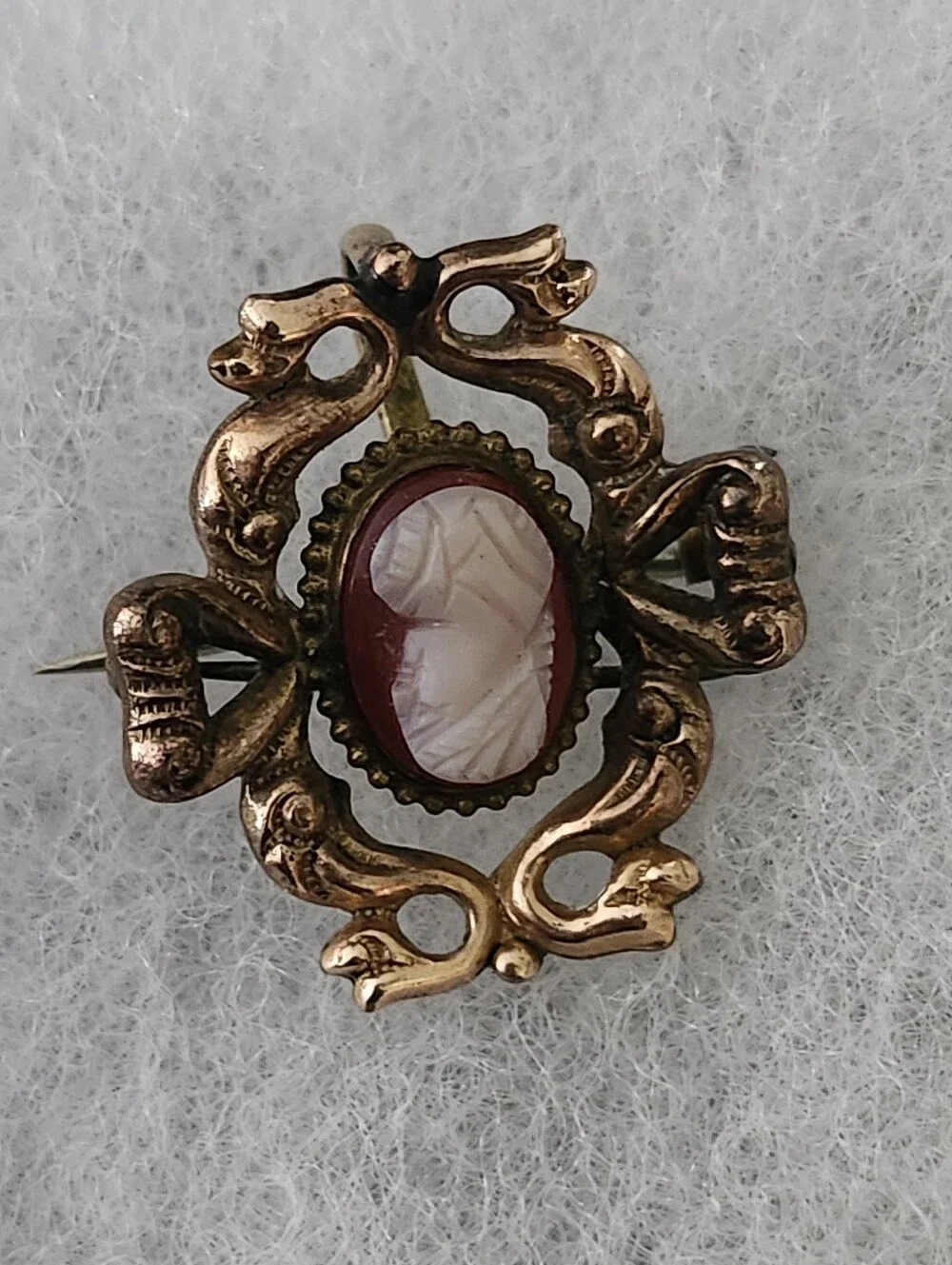 Vintage Gold Tone Cameo Brooch with Pink Shell Cameo